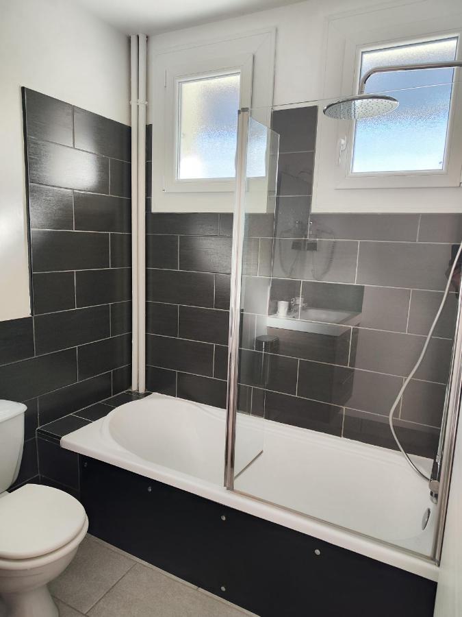 Le Sporting Hotel Beaumont-sur-Leze Eksteriør billede